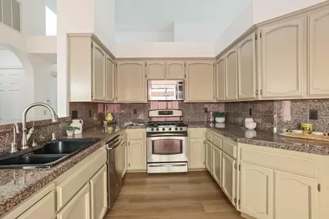 Kitchen - 1170 Cornucopia Pl, Tracy, CA 95377 photo 5 of 6