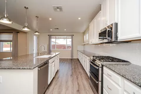 Kitchen - 3965 Deergrass Cir, Rocklin, CA 95677 photo 6 of 7
