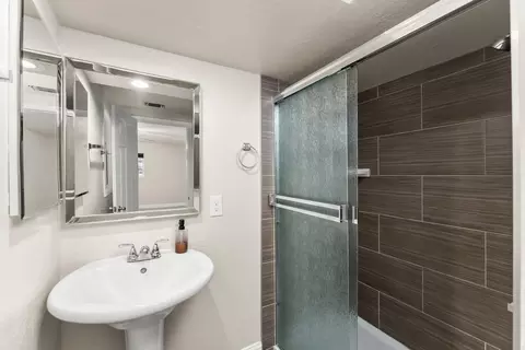 Bath - 2551 Lillian Ln, Carmichael, CA 95608 photo 2 of 2