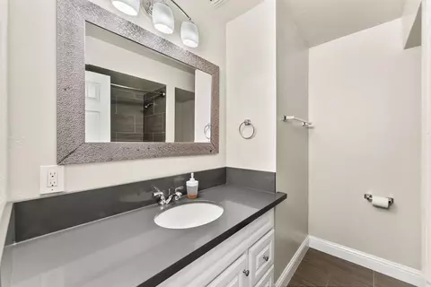Bath - 2551 Lillian Ln, Carmichael, CA 95608 photo 1 of 2