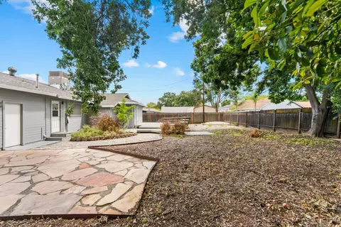 Exterior - 2551 Lillian Ln, Carmichael, CA 95608 photo 12 of 16