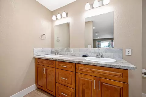 Bath - 4820 Pilot View Dr, Pilot Hill, CA 95664 photo 3 of 5