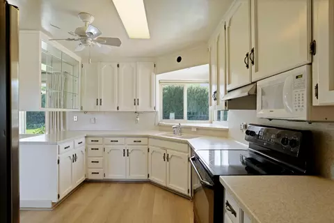 Kitchen - 2465 W Vernalis, Tracy, CA 95304 photo 3 of 4