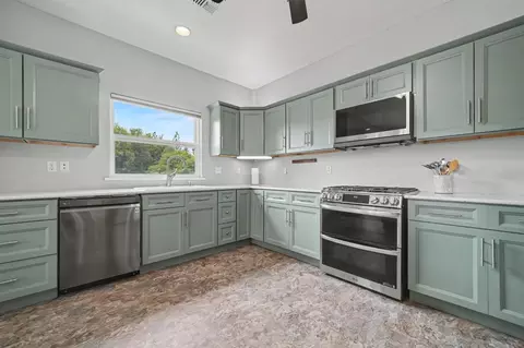 Kitchen - 18461 Shake Ridge Rd, Sutter Creek, CA 95685 photo 6 of 9