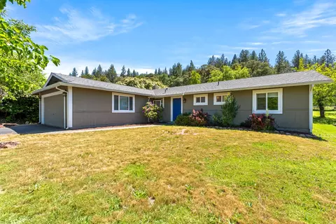 13806 Torrey Pines Dr, Auburn, CA 95602