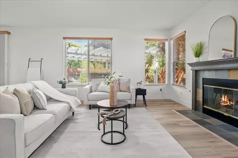 Living - 402 Payton Ct, Tracy, CA 95377 photo 5 of 6
