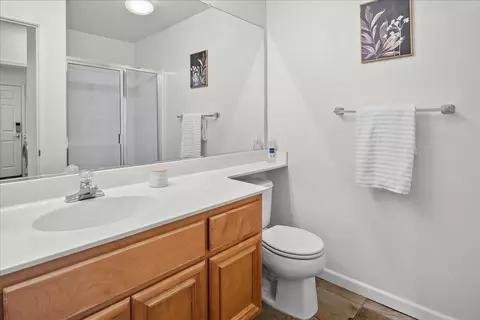 Bath - 402 Payton Ct, Tracy, CA 95377 photo 1 of 9