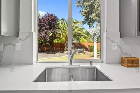 Kitchen - 402 Payton Ct, Tracy, CA 95377 photo 7 of 9