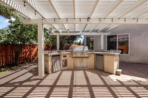 Exterior - 402 Payton Ct, Tracy, CA 95377 photo 7 of 11