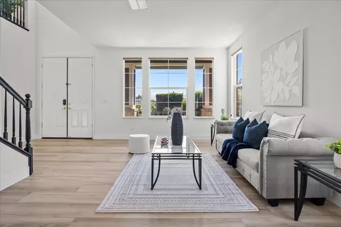 Living - 402 Payton Ct, Tracy, CA 95377 photo 3 of 6