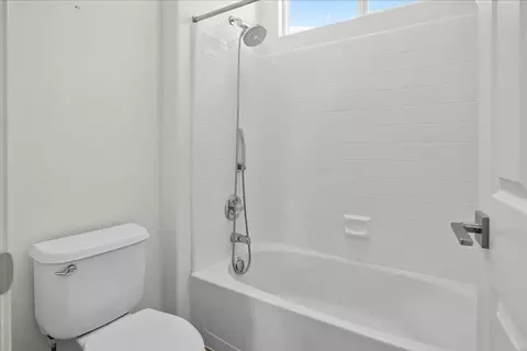 Bath - 402 Payton Ct, Tracy, CA 95377 photo 9 of 9