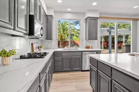 Kitchen - 402 Payton Ct, Tracy, CA 95377 photo 3 of 9