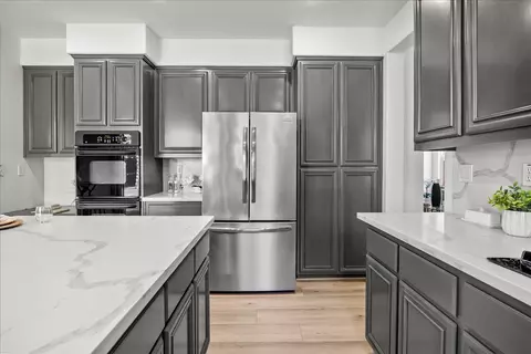 Kitchen - 402 Payton Ct, Tracy, CA 95377 photo 8 of 9