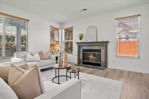 Living - 402 Payton Ct, Tracy, CA 95377 photo 4 of 6