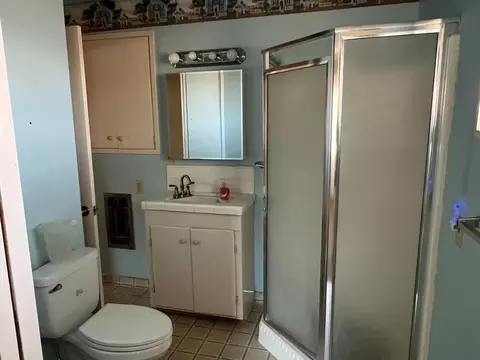 Bath - 1936 Clinton Rd, Hughson, CA 95326 photo 1 of 1