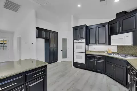 Kitchen - 2734 Maple St, Sutter, CA 95982 photo 6 of 12
