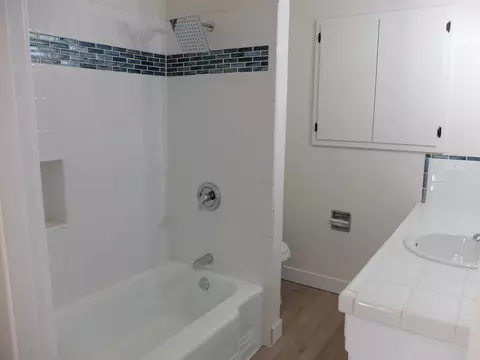 Bath - 1822 Joaquin St, Modesto, CA 95350 photo 4 of 5