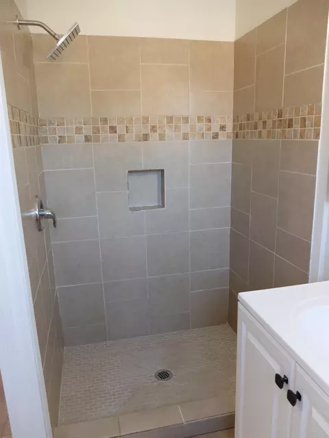 Bath - 1822 Joaquin St, Modesto, CA 95350 photo 2 of 5