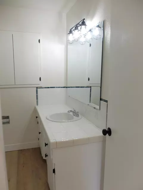 Bath - 1822 Joaquin St, Modesto, CA 95350 photo 5 of 5