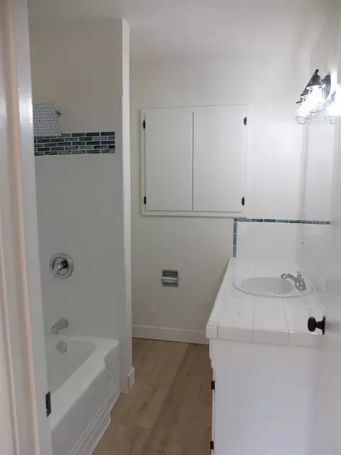 Bath - 1822 Joaquin St, Modesto, CA 95350 photo 3 of 5