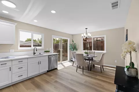 Dining - 688 Chestnut Ave, Tracy, CA 95376 photo 1 of 4