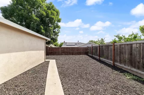 Exterior - 688 Chestnut Ave, Tracy, CA 95376 photo 6 of 9