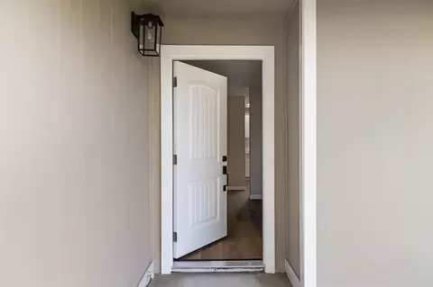 Entry Way - 688 Chestnut Ave, Tracy, CA 95376 photo 1 of 1