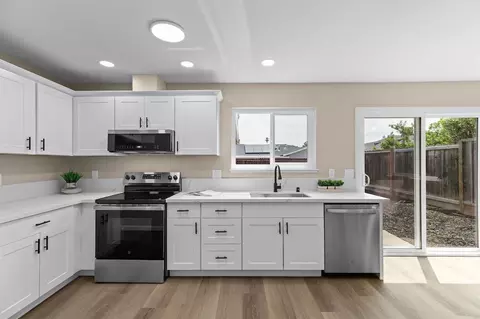 Kitchen - 688 Chestnut Ave, Tracy, CA 95376 photo 2 of 2