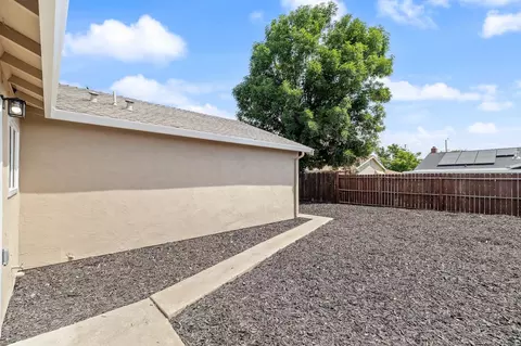 Exterior - 688 Chestnut Ave, Tracy, CA 95376 photo 7 of 9