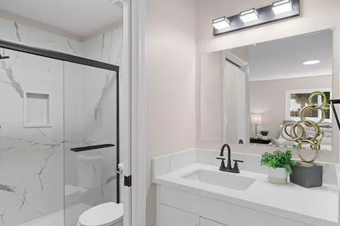 Bath - 688 Chestnut Ave, Tracy, CA 95376 photo 2 of 2