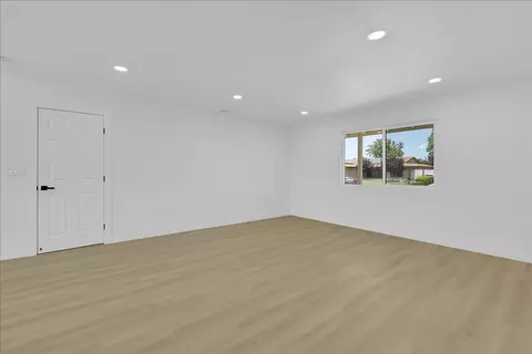 Living - 1994 18th St, Olivehurst, CA 95961 photo 5 of 6