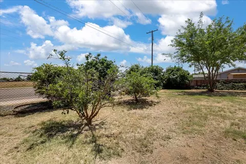 Exterior - 1994 18th St, Olivehurst, CA 95961 photo 6 of 10