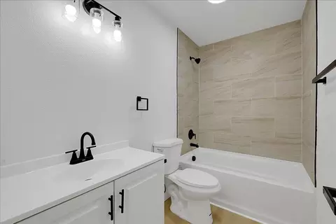 Bath - 1994 18th St, Olivehurst, CA 95961 photo 1 of 2
