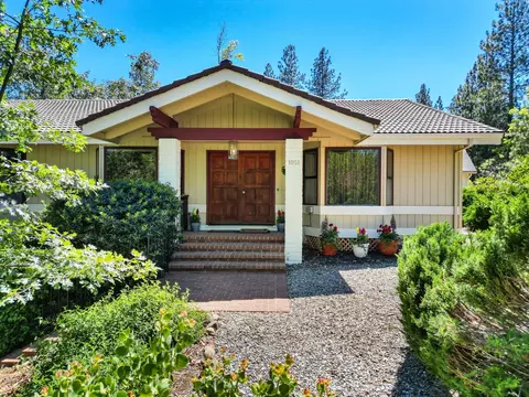 Exterior - 1051 Sandalwood Dr, Murphys, CA 95247 photo 9 of 11