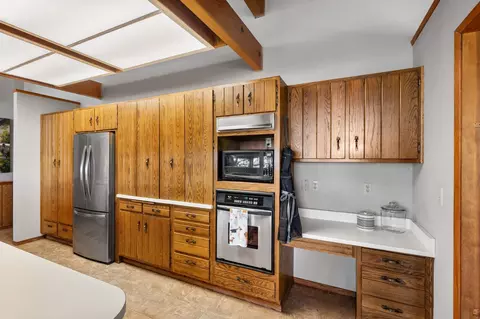 Kitchen - 1051 Sandalwood Dr, Murphys, CA 95247 photo 6 of 10