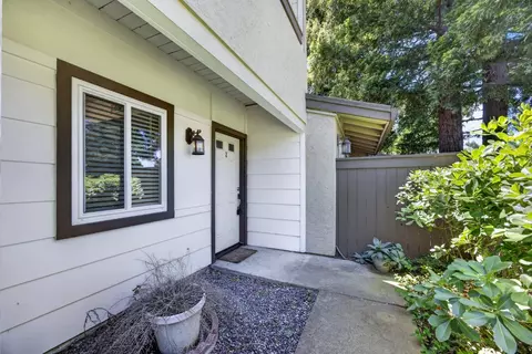 6239 Riverside Blvd #2, Sacramento, CA 95831