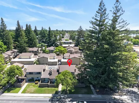6239 Riverside Blvd #2, Sacramento, CA 95831