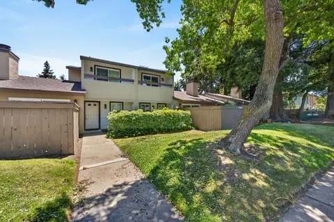 6239 Riverside Blvd #2, Sacramento, CA 95831
