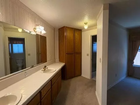 Bath - 362 Garden Circle Dr, Manteca, CA 95336 photo 1 of 2