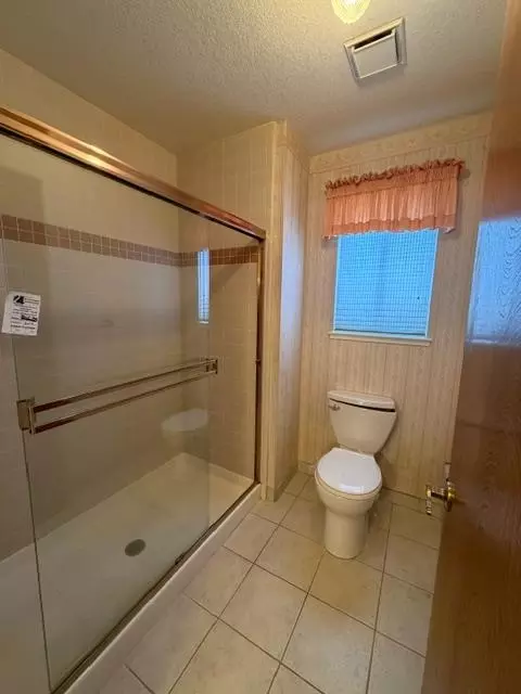 Bath - 362 Garden Circle Dr, Manteca, CA 95336 photo 2 of 2