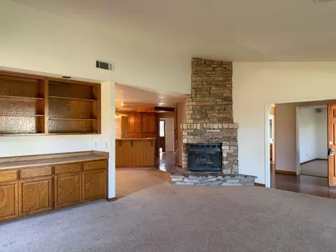 Living - 362 Garden Circle Dr, Manteca, CA 95336 photo 2 of 5