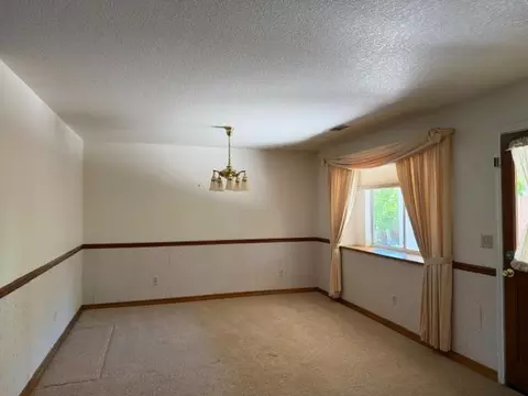 Living - 362 Garden Circle Dr, Manteca, CA 95336 photo 4 of 5