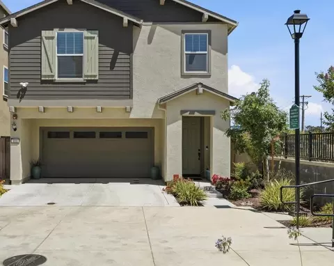 898 Lake Park Cir, Galt, CA 95632