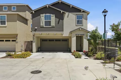 898 Lake Park Cir, Galt, CA 95632