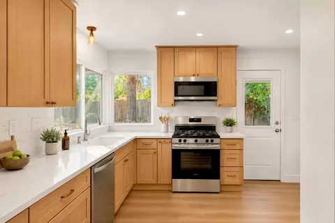 Kitchen - 205 Oakhurst Ct, Merced, CA 95340 photo 1 of 7