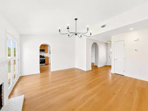 Living - 205 Oakhurst Ct, Merced, CA 95340 photo 8 of 11