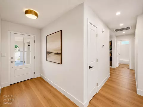 Entry Way - 205 Oakhurst Ct, Merced, CA 95340 photo 6 of 7