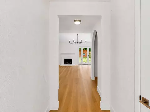 Entry Way - 205 Oakhurst Ct, Merced, CA 95340 photo 5 of 7