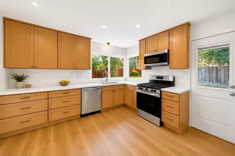 Kitchen - 205 Oakhurst Ct, Merced, CA 95340 photo 3 of 7