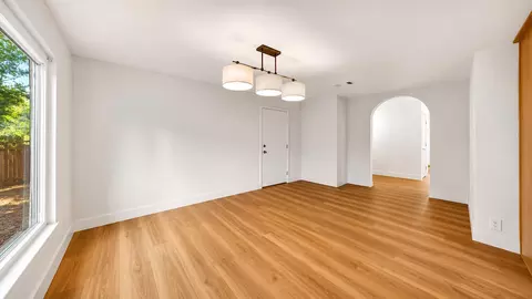 Living - 205 Oakhurst Ct, Merced, CA 95340 photo 9 of 11